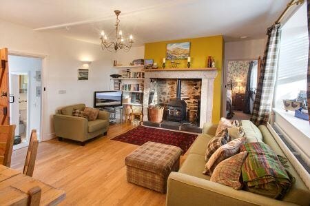 garden cottage living room