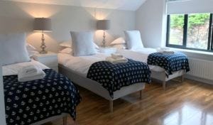 Bedding and towels Room with 3 single beds